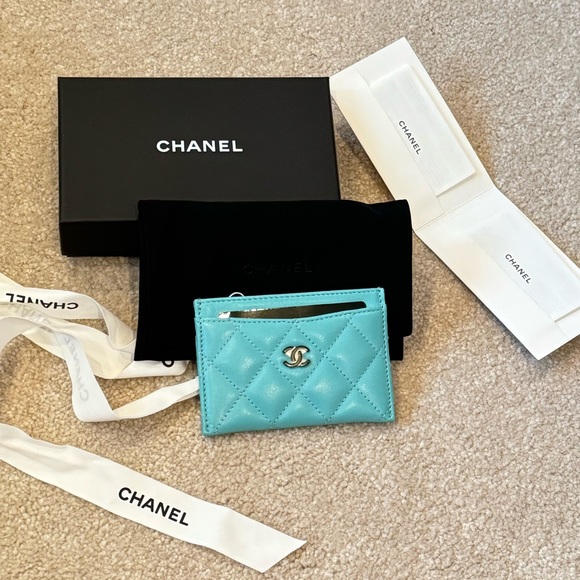 Chanel card holder in teal with black hardware - Picture 3 of 11